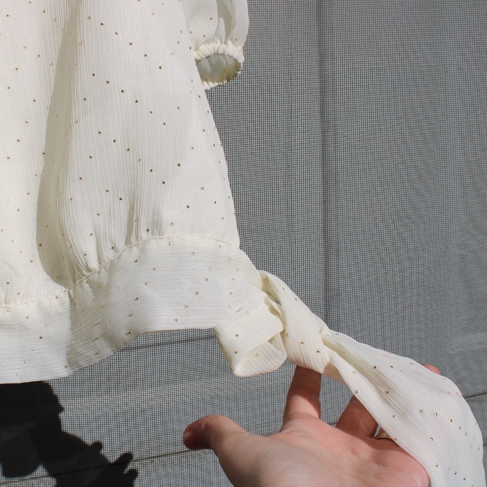 ELLE Medium Blouse - Picture 2 of 8